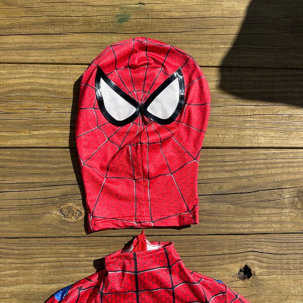 Kids Spider-Man costume, size 5/6 - Picture 3 of 9